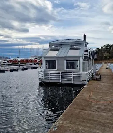 The Pearl Botel *