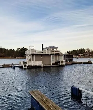 The Pearl Botel